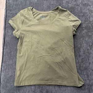 NWOT Harlow & Rose Olive Green Short Sleeve Scoop Neck Tee